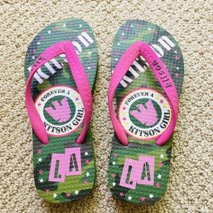 NEW - Kitson flip flops
